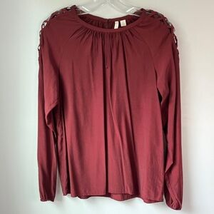 🏷️ 2/$20 CATO Maroon Braided Cold Shoulder Long Sleeve Blouse
